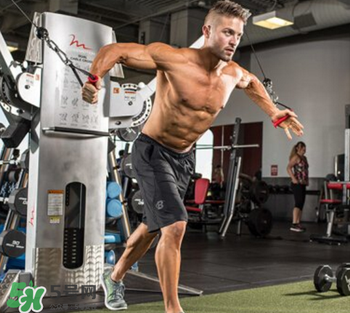 龍門架怎么練下胸？龍門架練胸動作有哪些？