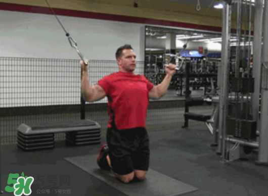 龍門架怎么練背？龍門架練背動(dòng)作推薦