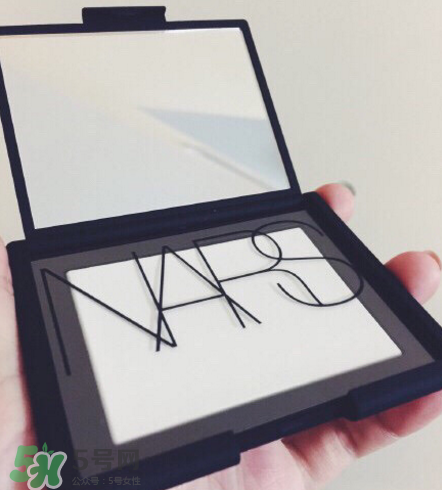 NARS高光蜜粉餅怎么樣？NARS高光蜜粉餅好用嗎？