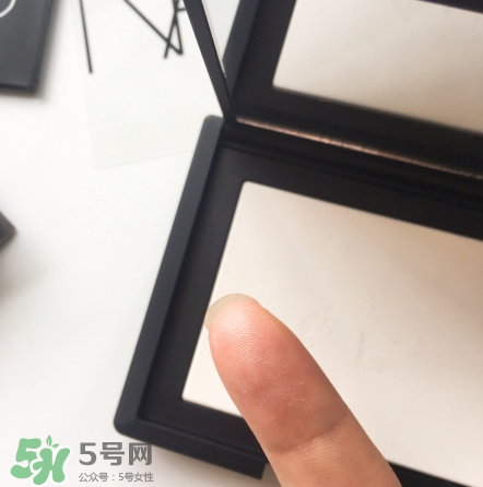 NARS高光蜜粉餅怎么樣？NARS高光蜜粉餅好用嗎？