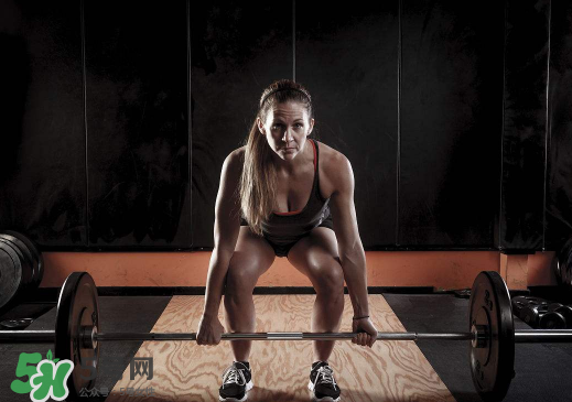 硬拉鍛煉哪些肌肉？硬拉有什么好處？