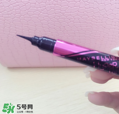 美寶蓮眼線液筆怎么樣？美寶蓮眼線液筆暈染嗎？