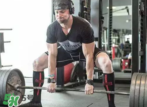 硬拉要放地上嗎？硬拉要觸地嗎？