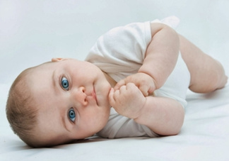 寶寶睡覺搖頭怎么回事？寶寶睡覺搖頭是缺鈣嗎？