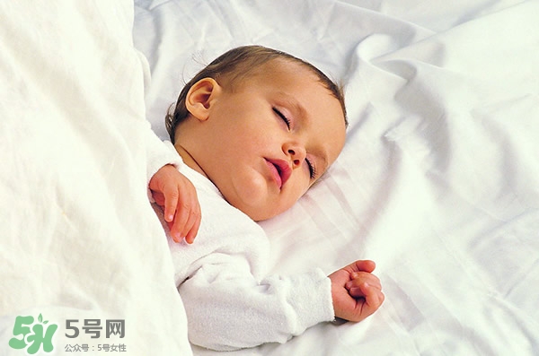 寶寶睡覺搖頭怎么回事？寶寶睡覺搖頭是缺鈣嗎？