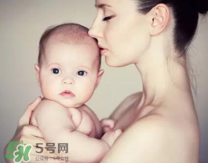 母乳到什么時(shí)候就沒(méi)營(yíng)養(yǎng)了？母乳什么時(shí)候斷最好？