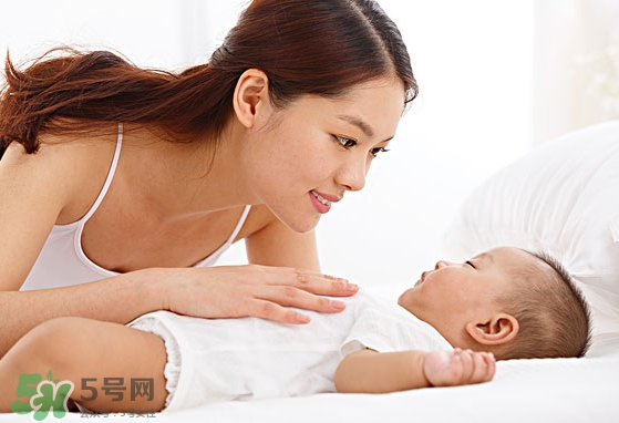 怎么哄寶寶入睡？哄寶寶睡覺的方法