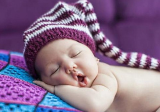 寶寶睡覺出汗多還要蓋被嗎？寶寶睡覺出汗多怎么辦？