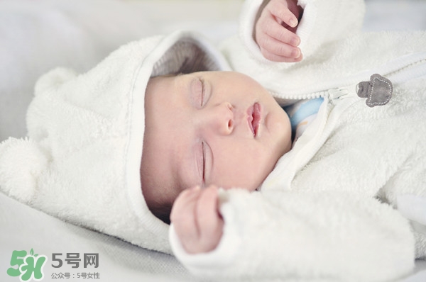 寶寶張嘴睡覺會(huì)變丑嗎？寶寶張嘴睡覺的危害