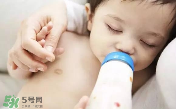 寶寶睡覺吃奶好嗎？寶寶睡覺吃奶怎么辦？