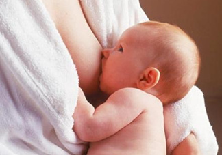 母乳喂養(yǎng)的寶寶大便怎樣正常？母乳喂養(yǎng)的寶寶需要補(bǔ)鈣嗎？