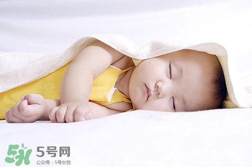 寶寶張嘴睡覺會(huì)變丑嗎？寶寶張嘴睡覺的危害