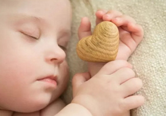 寶寶睡覺出汗多是什么原因？寶寶睡覺的常見誤區(qū)