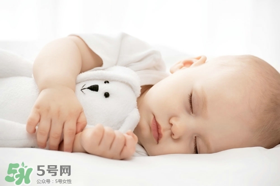 寶寶睡覺(jué)突然大哭是什么原因？寶寶睡覺(jué)突然哭醒怎么辦？