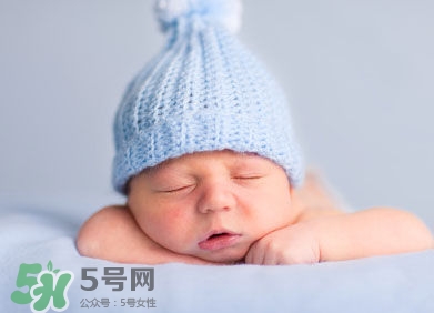 寶寶睡覺搖頭怎么回事？寶寶睡覺搖頭是缺鈣嗎？