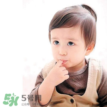 寶寶晚上哭鬧是怎么回事？寶寶晚上哭鬧不睡覺怎么辦？