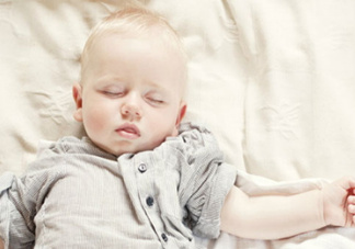 寶寶睡覺頭出汗是熱嗎？寶寶睡覺頭出汗是怎么回事？