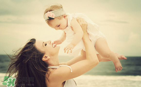 哺乳期可以化妝嗎？哺乳期化妝對寶寶有影響嗎？