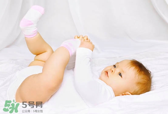 剛出生的寶寶需要枕頭嗎？新生兒需要枕頭定型嗎？