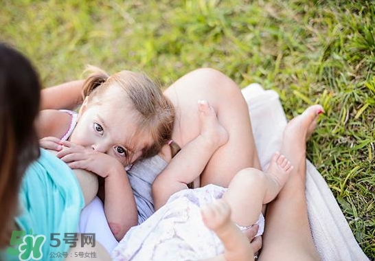 母乳能做什么？母乳可以放冰箱保鮮多久？