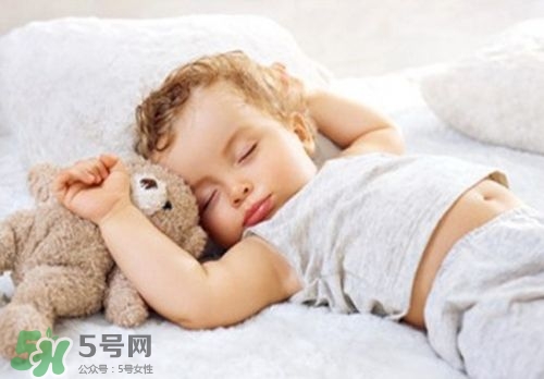 寶寶睡覺頭出汗是熱嗎？寶寶睡覺頭出汗是怎么回事？