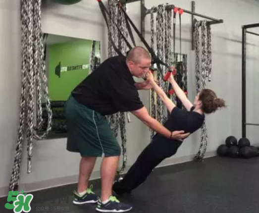 trx劃船一組做多少個？trx劃船每天做幾組？