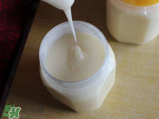 椴樹蜜和百花蜜哪個(gè)好？椴樹蜜和百花蜜的區(qū)別