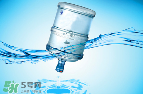 久置的桶裝水會(huì)讓人中毒?關(guān)于桶裝水的幾大謠言 久置的桶裝水會(huì)讓人中毒?關(guān)于桶裝水的幾大謠言
