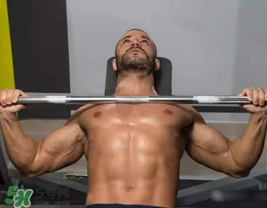 臥推怎么呼吸？臥推這樣呼吸就對了