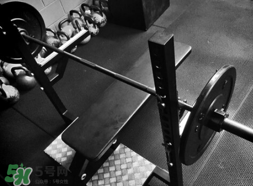 臥推怎么用胸肌發(fā)力？臥推發(fā)力技巧