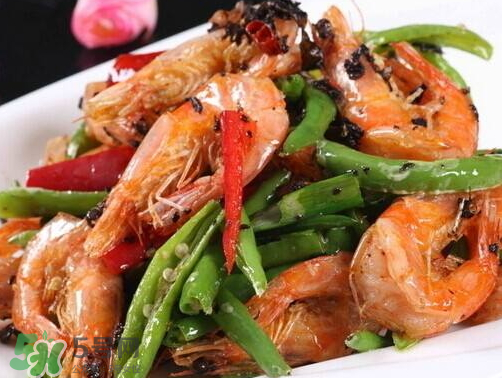 青蝦的營養(yǎng)價(jià)值 青蝦的功效與作用 青蝦的營養(yǎng)價(jià)值 青蝦的功效與作用