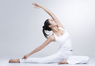 產(chǎn)后做什么運(yùn)動好？產(chǎn)后做瑜伽好處多