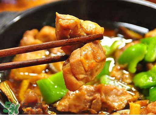 美國黃燜雞米飯為什么那么貴？美國黃燜雞米飯多少錢一份？