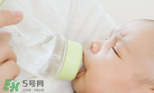 寶寶能喝礦泉水嗎？礦泉水寶寶適合寶寶喝嗎？