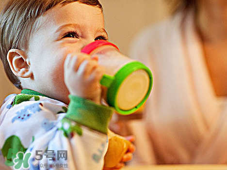 寶寶喝礦泉水好還是自來水好？寶寶喝哪種水好？