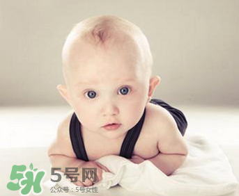 新生兒要多抱抱嗎？新生兒應(yīng)該是多抱還是多躺？