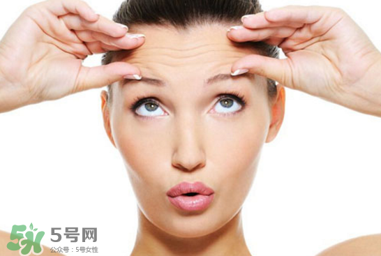 抬頭紋太重怎么辦？撫平抬頭紋只需這幾招