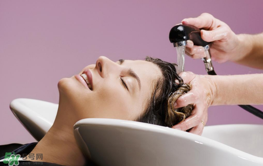 抬頭紋太重怎么辦？撫平抬頭紋只需這幾招