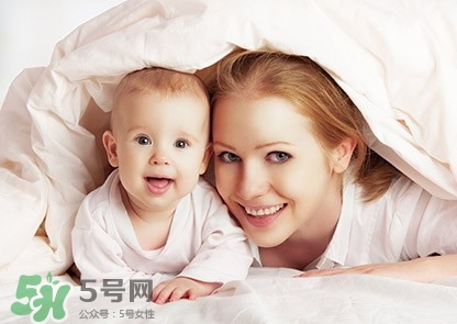 寶寶發(fā)燒出汗后可以洗澡嗎？寶寶發(fā)燒出汗好嗎？