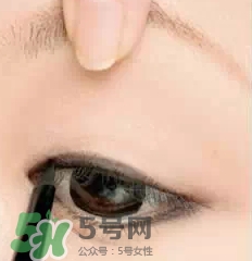 眼線膏和眼線液筆哪個好用？眼線膏和眼線液新人這樣選擇