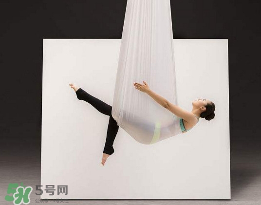 空中瑜伽誰發(fā)明的？空中瑜伽到底有哪些功效