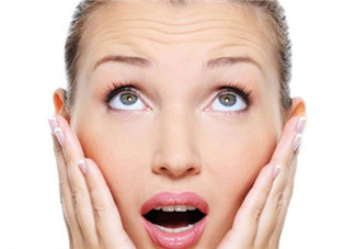 抬頭紋太重怎么辦？撫平抬頭紋只需這幾招