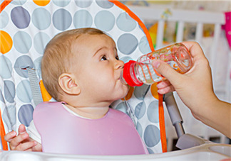 寶寶喝礦泉水好還是自來水好？寶寶喝哪種水好？