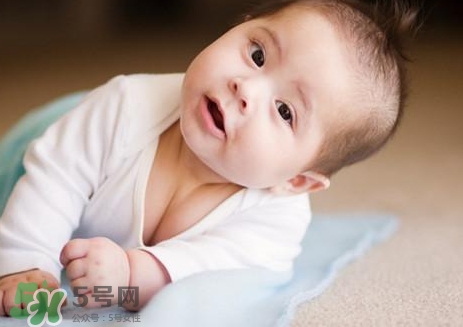 寶寶什么時候會笑？逗寶寶笑的小妙招