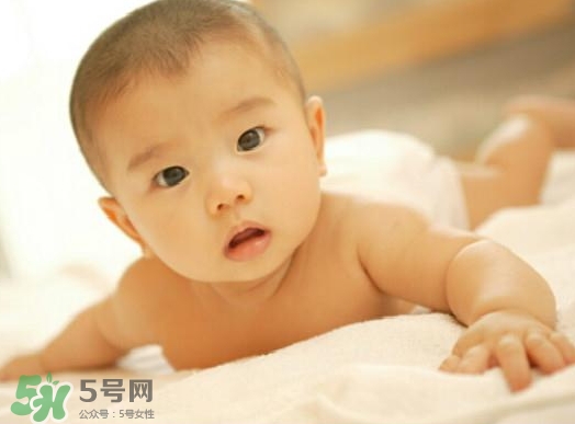 寶寶發(fā)燒抽搐正常嗎？寶寶發(fā)燒抽搐怎么辦？