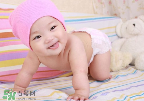 寶寶發(fā)燒出汗可以蓋被子嗎？寶寶發(fā)燒出汗了會(huì)退燒嗎？