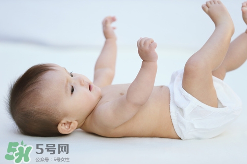 生孩子臍帶怎么剪？臍帶晚剪有什么影響？