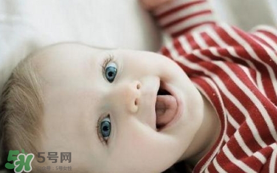 寶寶睡覺為什么會(huì)笑？寶寶睡覺笑出聲是做夢(mèng)了嗎？