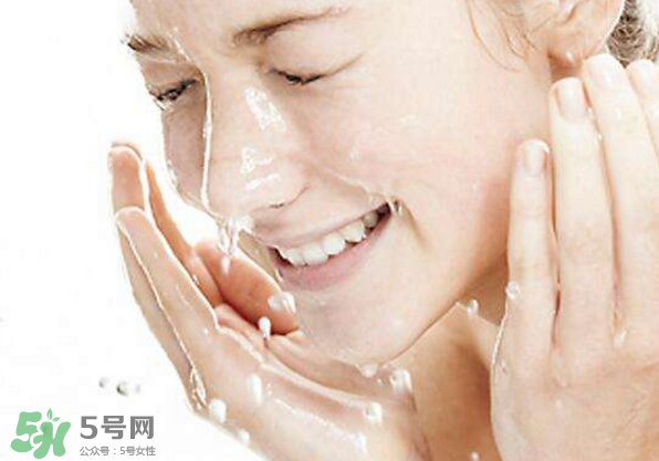 正確敷面膜的時間是多少？敷面膜小知識