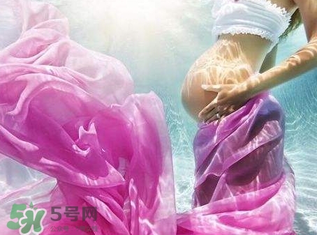 水中分娩時難產(chǎn)怎么辦？水中分娩和無痛分娩哪個好？